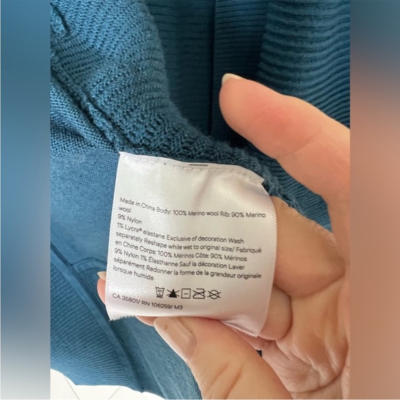 978. Like New - RARE Lululemon Gorgeous Blue Merino Wool Cardigan Sweater - Picture 9 of 11